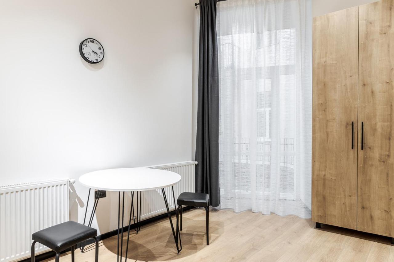 Modern Apartment In The Old City Leópolis Exterior foto