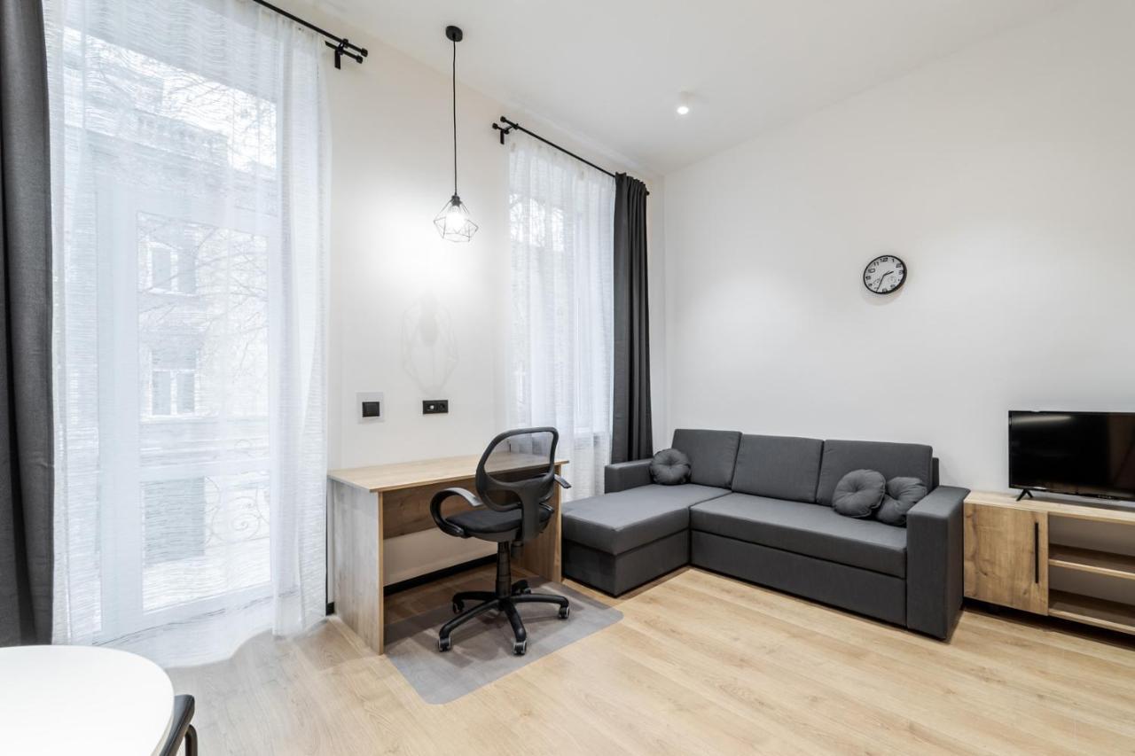 Modern Apartment In The Old City Leópolis Exterior foto